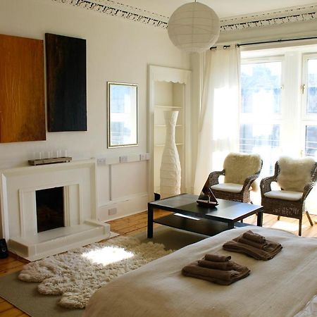 Lothian Road - Castle View Apartment เอดินบะระ ภายนอก รูปภาพ